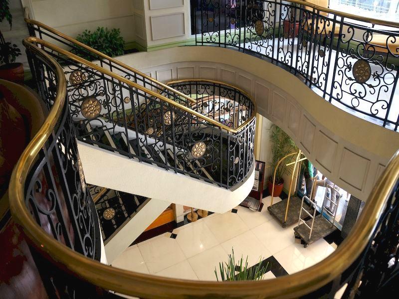 Tiara Oriental Hotel Макати Экстерьер фото