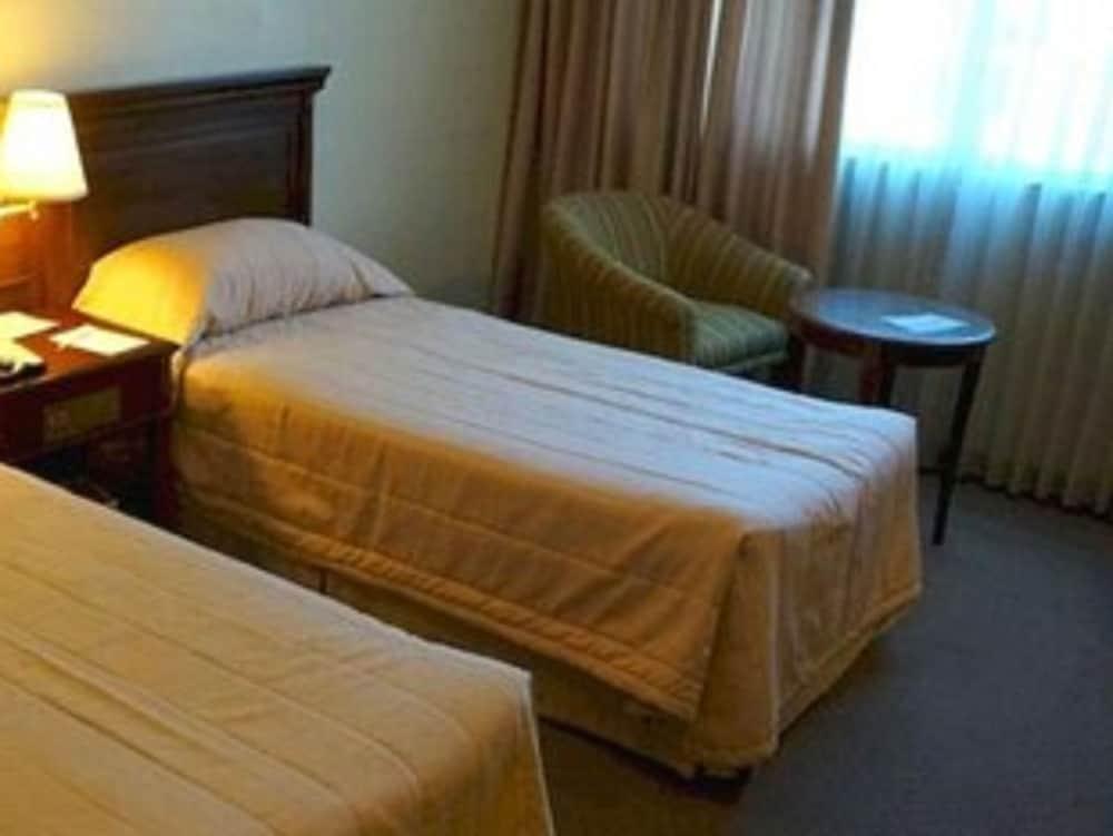 Tiara Oriental Hotel Макати Экстерьер фото