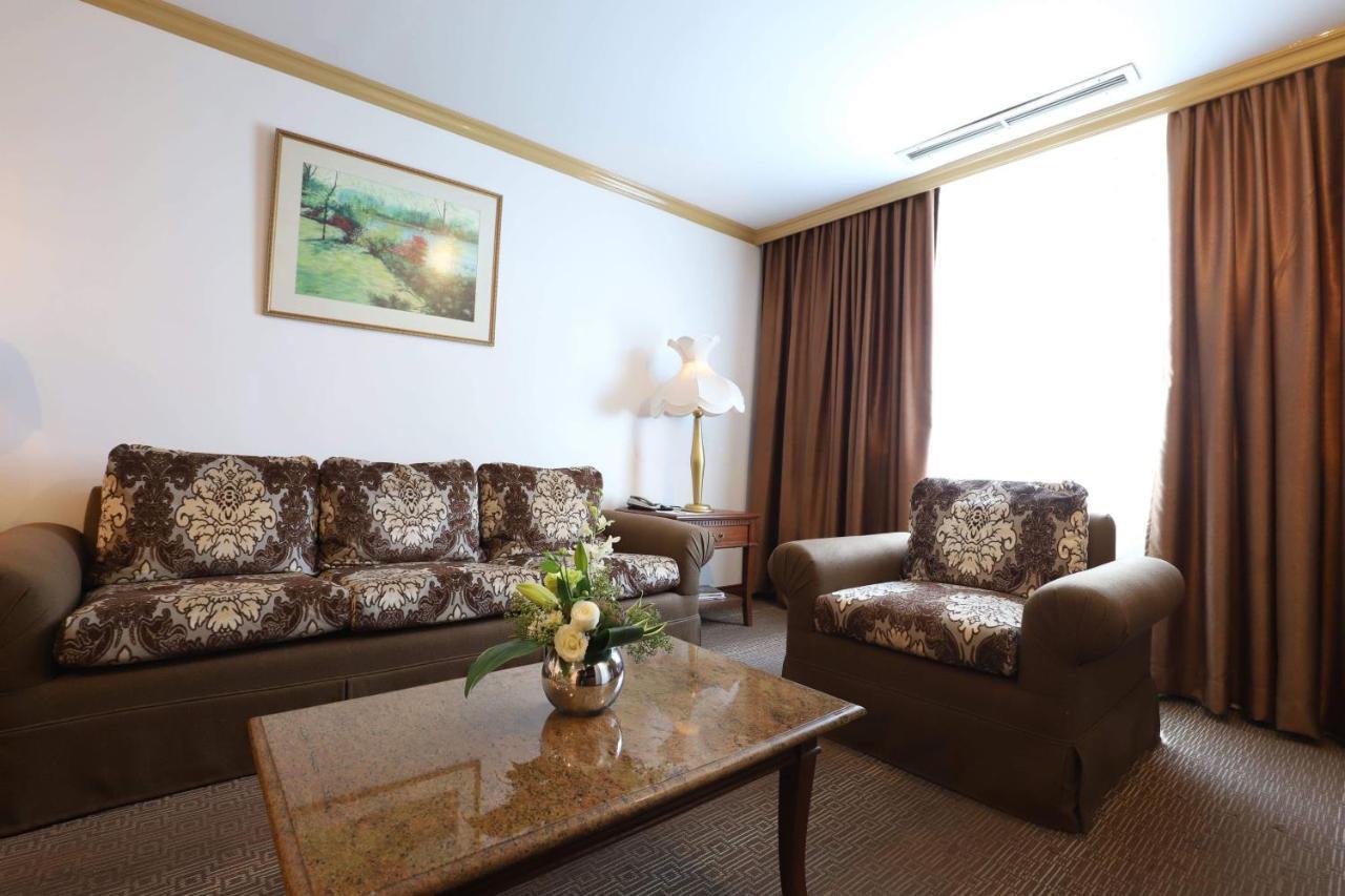 Tiara Oriental Hotel Макати Экстерьер фото