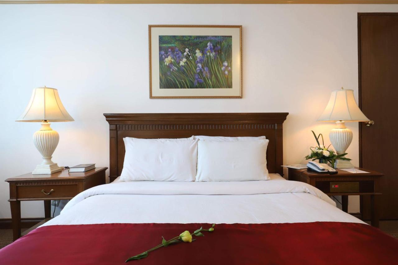 Tiara Oriental Hotel Макати Экстерьер фото